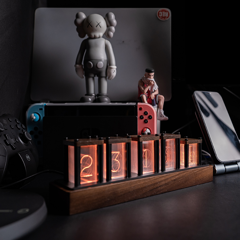 Orologio a tubo Nixie simulato - Desk Setup Simulator recensione e prezzo